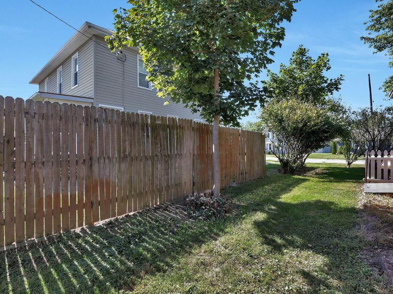 325 W Liberty Street , Bucyrus, OH 44820 Photo 23