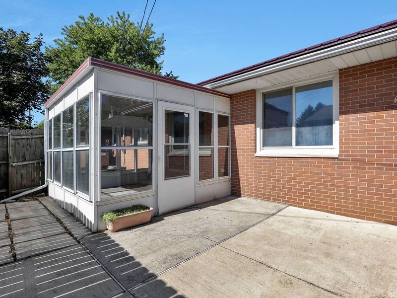 325 W Liberty Street , Bucyrus, OH 44820 Photo 24