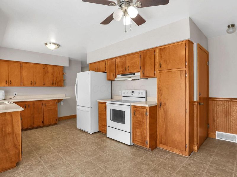 325 W Liberty Street , Bucyrus, OH 44820 Photo 6