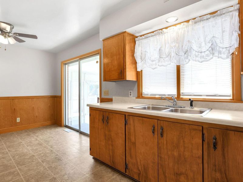 325 W Liberty Street , Bucyrus, OH 44820 Photo 8