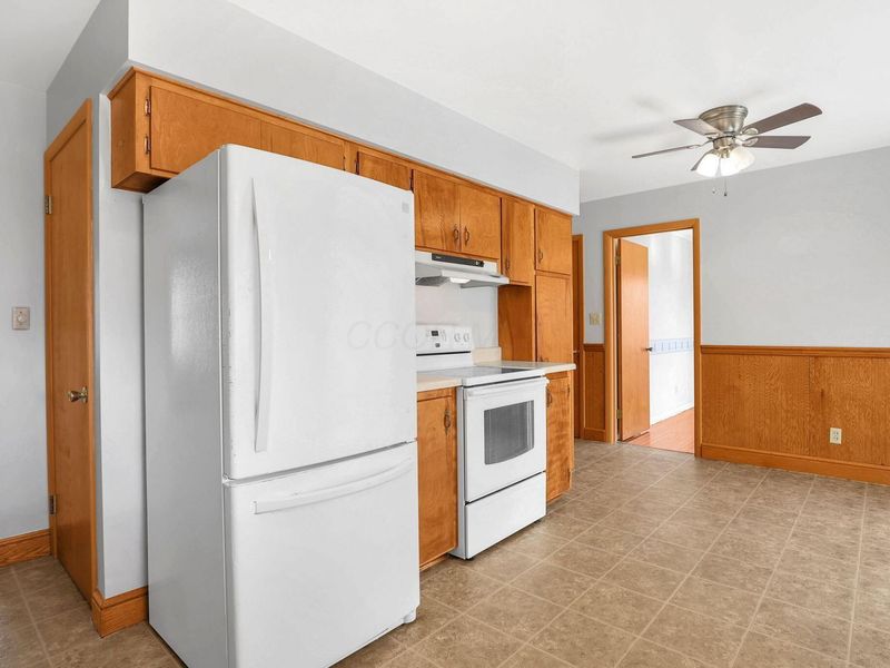 325 W Liberty Street , Bucyrus, OH 44820 Photo 9