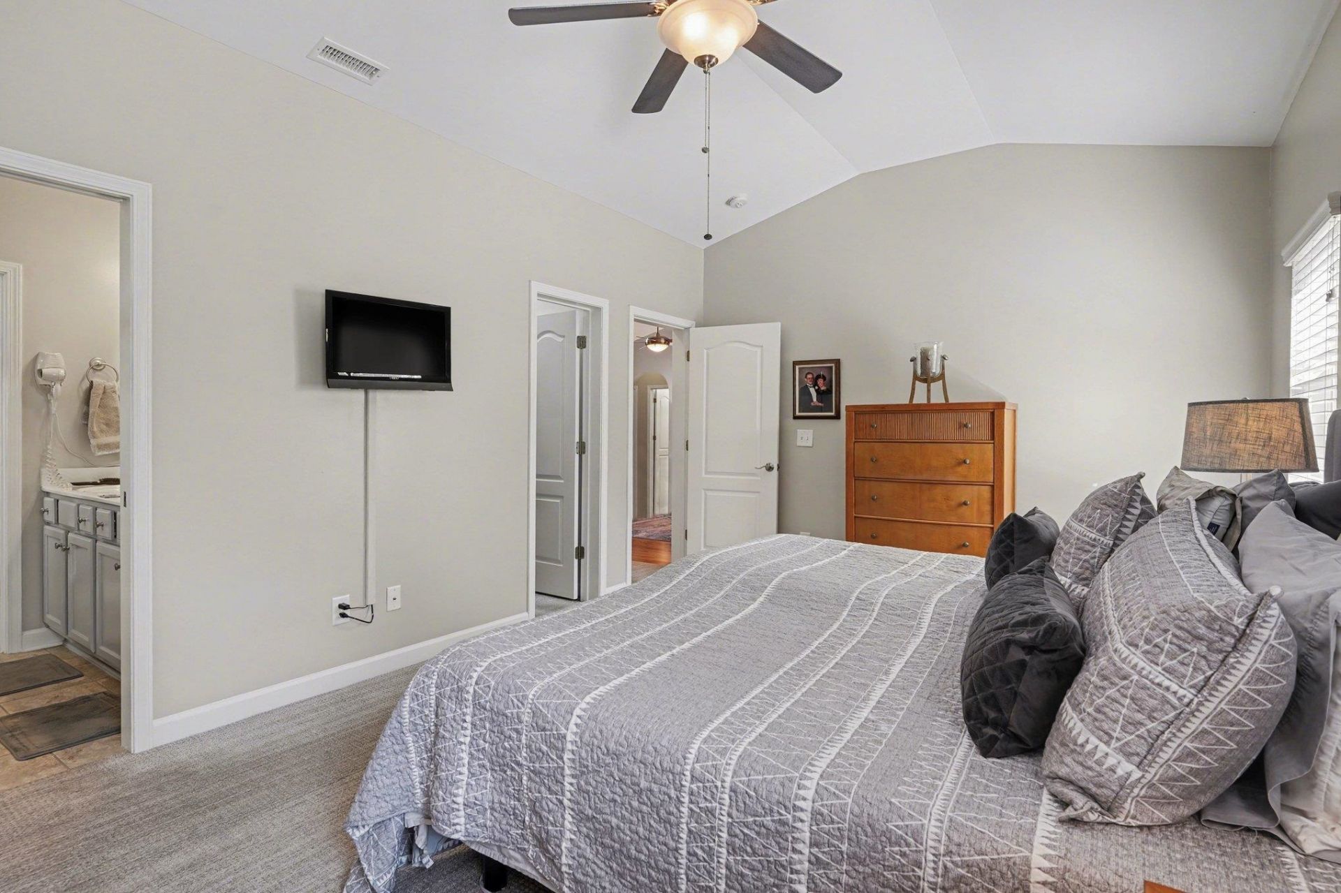 845 Derbyshire Ct. Photo 14