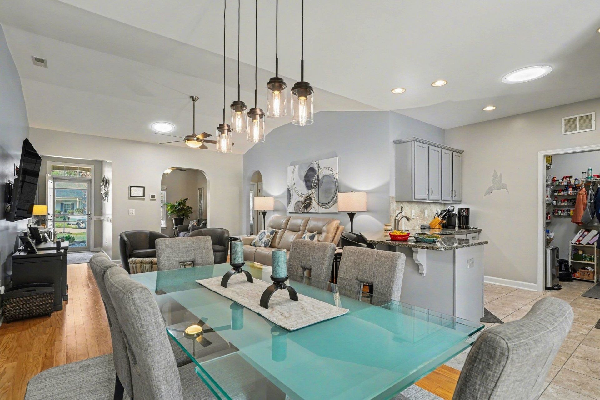 845 Derbyshire Ct. Photo 32