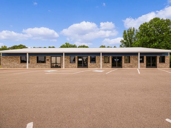 1196 MULBERRY AVE, Selmer, TN 38375