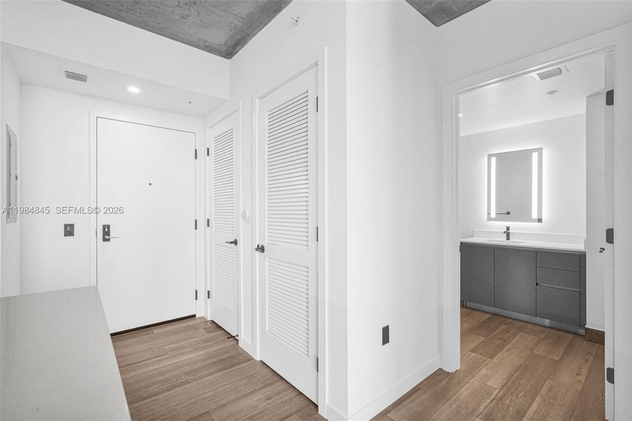 307 SW 5th St, Unit 2514, Fort Lauderdale, FL 33315 Photo