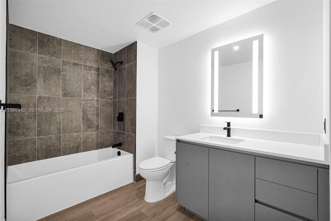 307 SW 5th St, Unit 2514, Fort Lauderdale, FL 33315 Photo