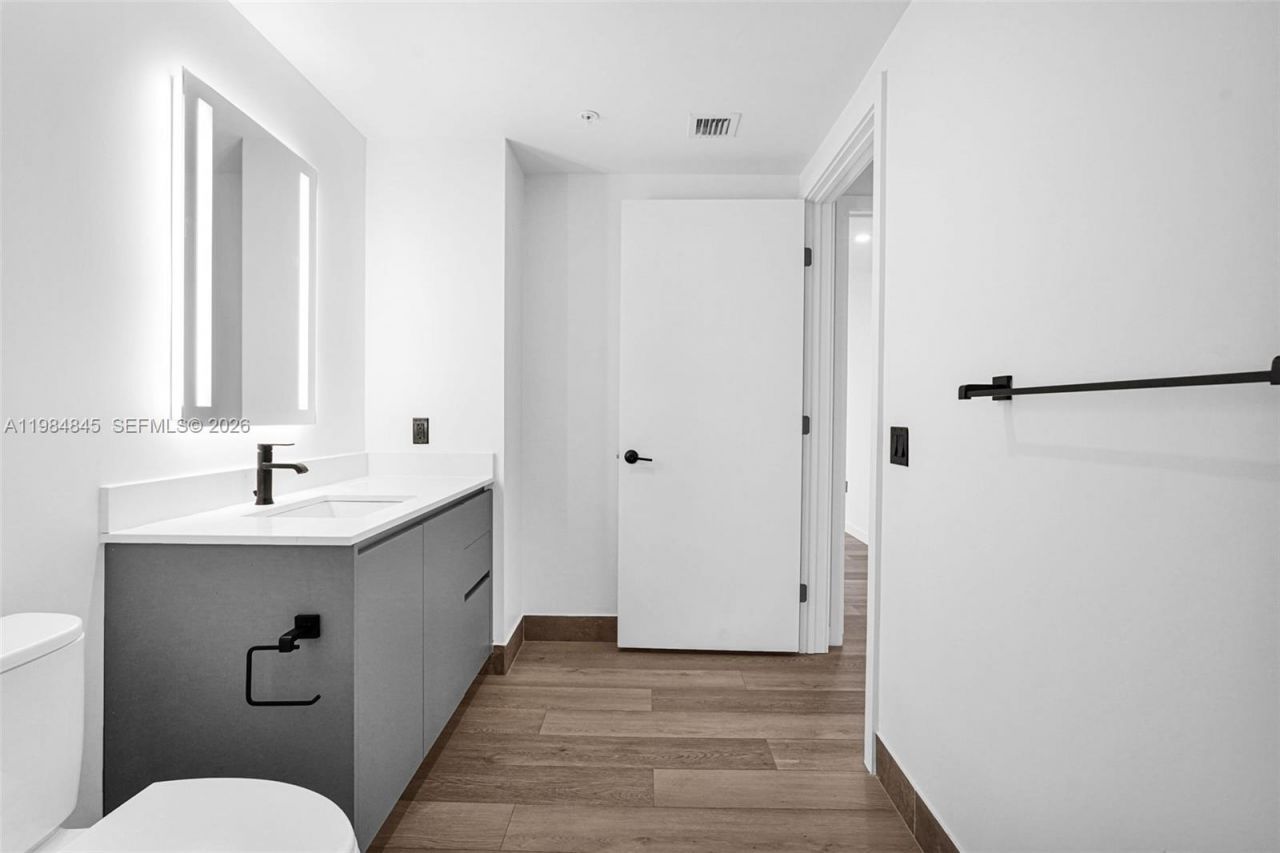 307 SW 5th St, Unit 2514, Fort Lauderdale, FL 33315 Photo