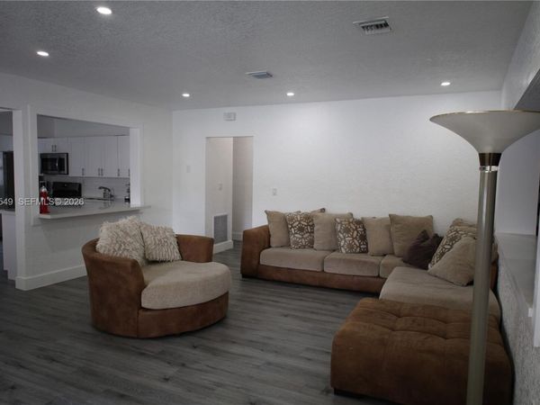 181 NE 121st St , North Miami, FL 33161