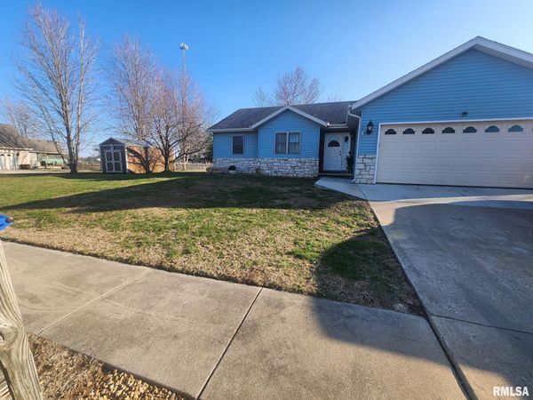 19419 PINECREST Road, Petersburg, IL 62675