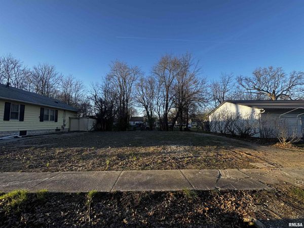 2418 COLLEGE Street, Mt Vernon, IL 62864