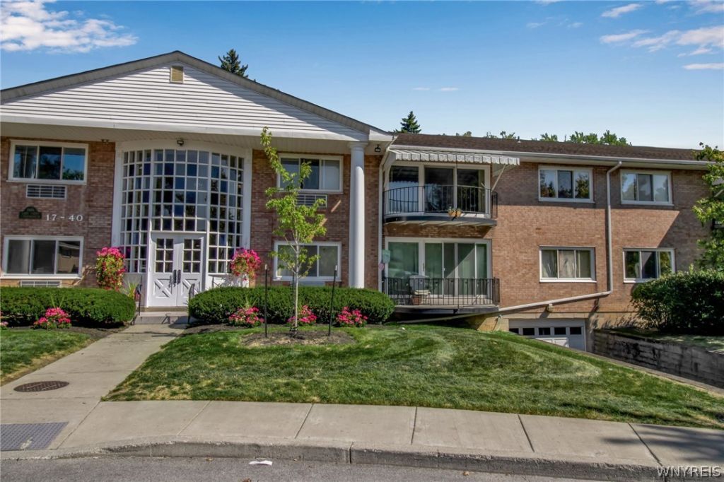 31 Park Lane Court , Buffalo, NY 14221 Main Photo