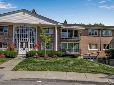 31 Park Lane Court, Buffalo, NY 14221