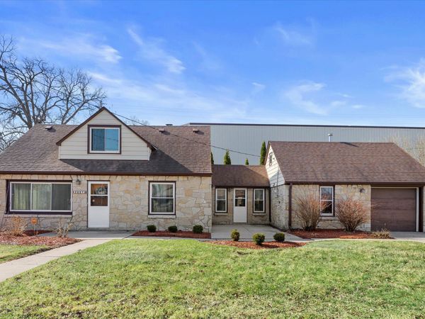 2001 W Bender Rd, Glendale, WI 53209