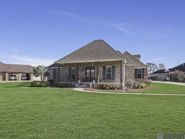 11090 Toria Ln, St Amant, LA 70774