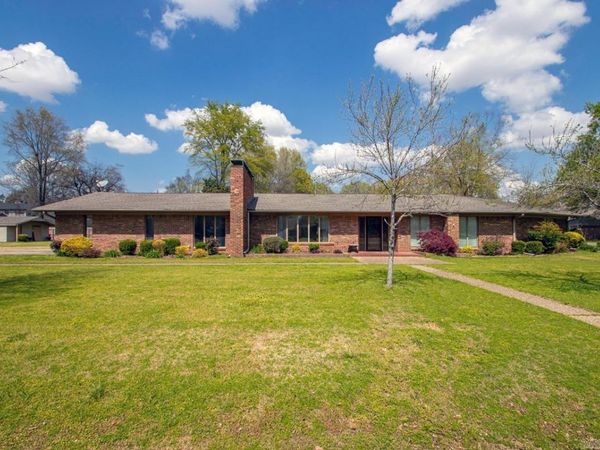 305 Cottonwood Drive, England, AR 72046