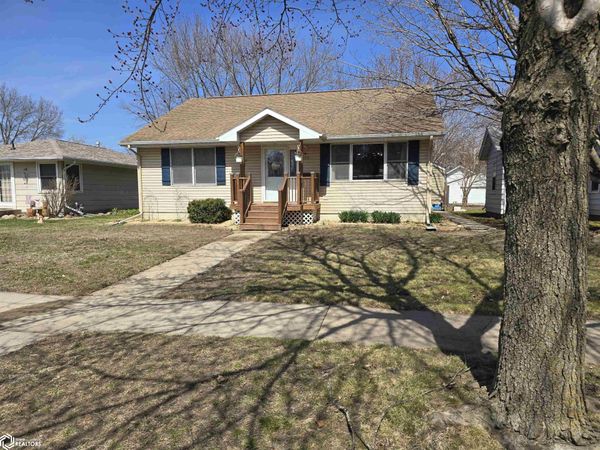 934 11th Street NE, Mason City, IA 50401
