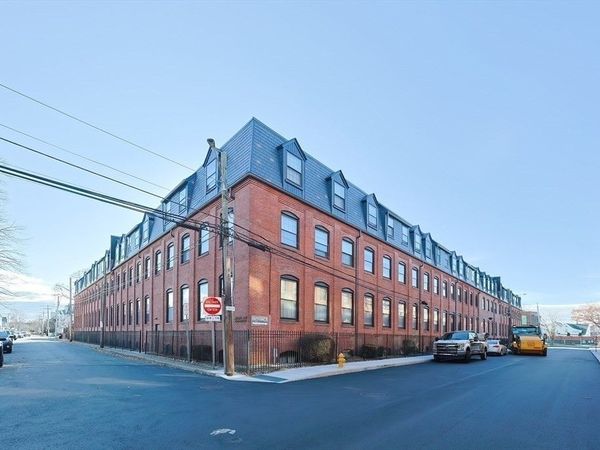 10 Weston Ave, Unit 327, Quincy, MA 02170