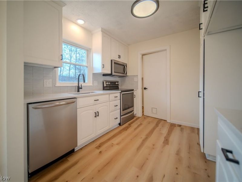 886 Bunker Hill, Medina, OH 44256 Photo 7