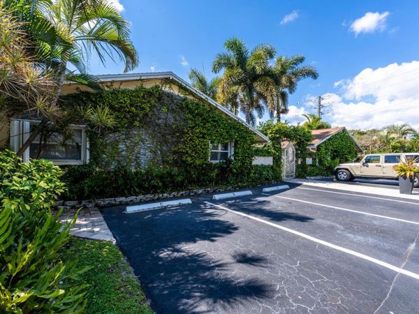 1200 NE 17th Court, Unit 1, Fort Lauderdale, FL 33305