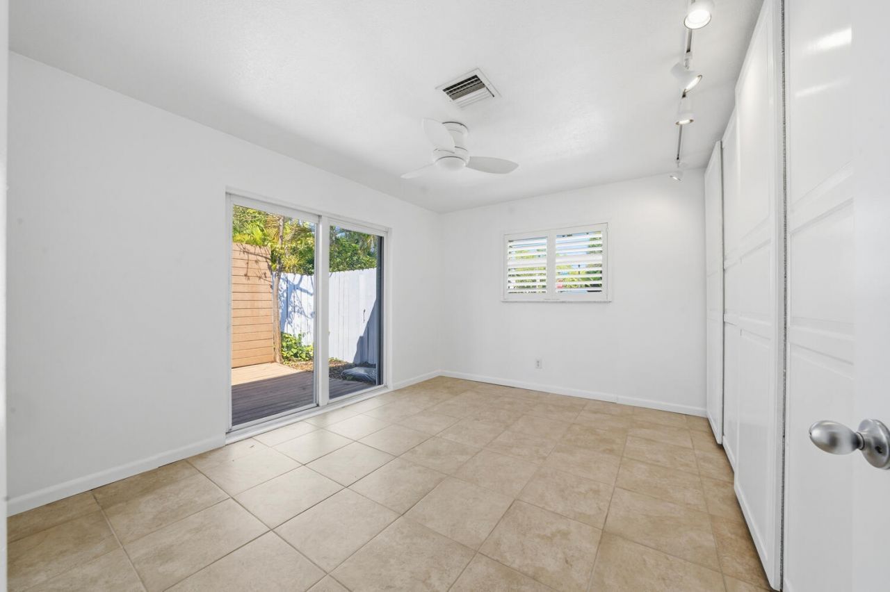 1200 NE 17th Court, Unit 1, Fort Lauderdale, FL 33305 Photo
