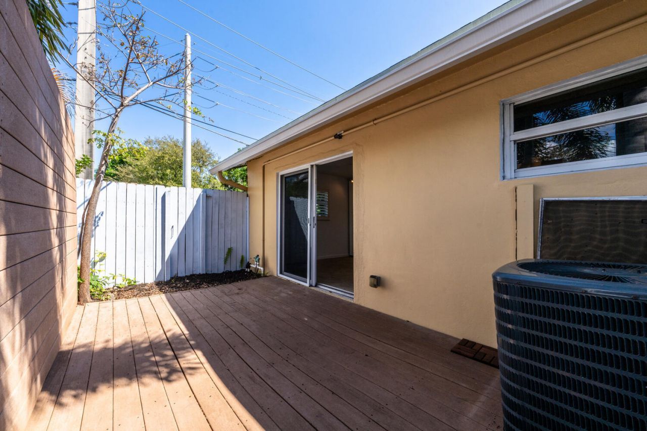 1200 NE 17th Court, Unit 1, Fort Lauderdale, FL 33305 Photo