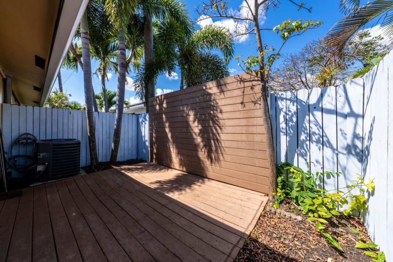 1200 NE 17th Court, Unit 1, Fort Lauderdale, FL 33305 Photo