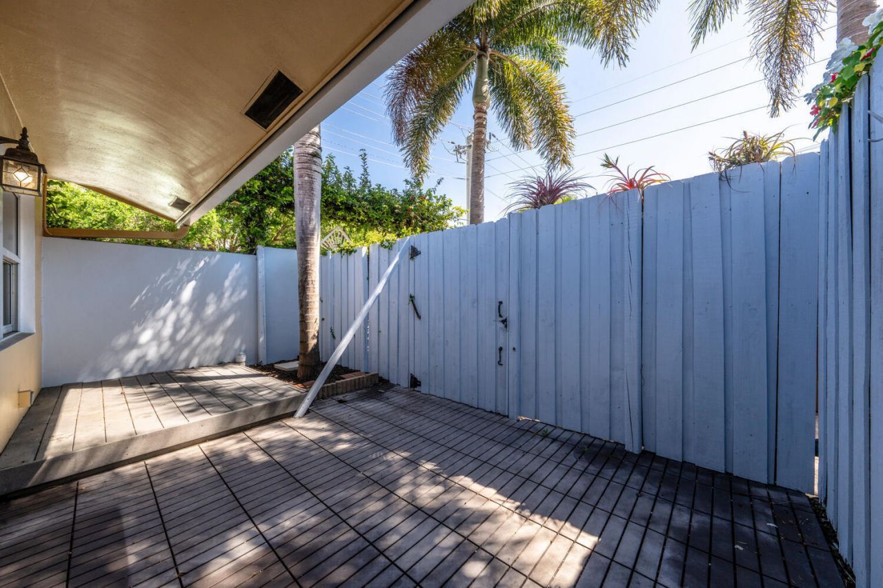 1200 NE 17th Court, Unit 1, Fort Lauderdale, FL 33305 Photo