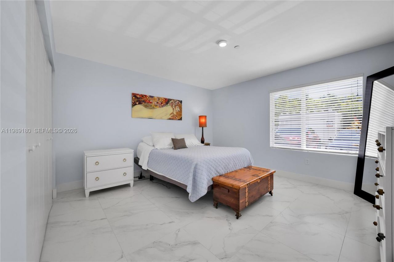 2555 NE 193rd St, Unit 2122, Miami, FL 33180 Photo