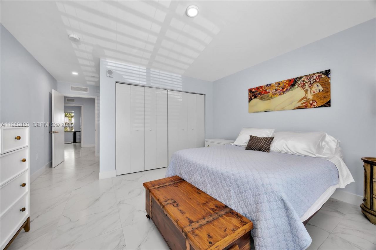 2555 NE 193rd St, Unit 2122, Miami, FL 33180 Photo