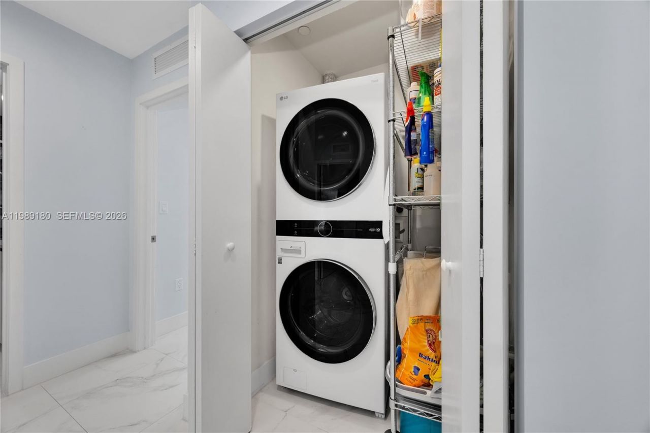 2555 NE 193rd St, Unit 2122, Miami, FL 33180 Photo