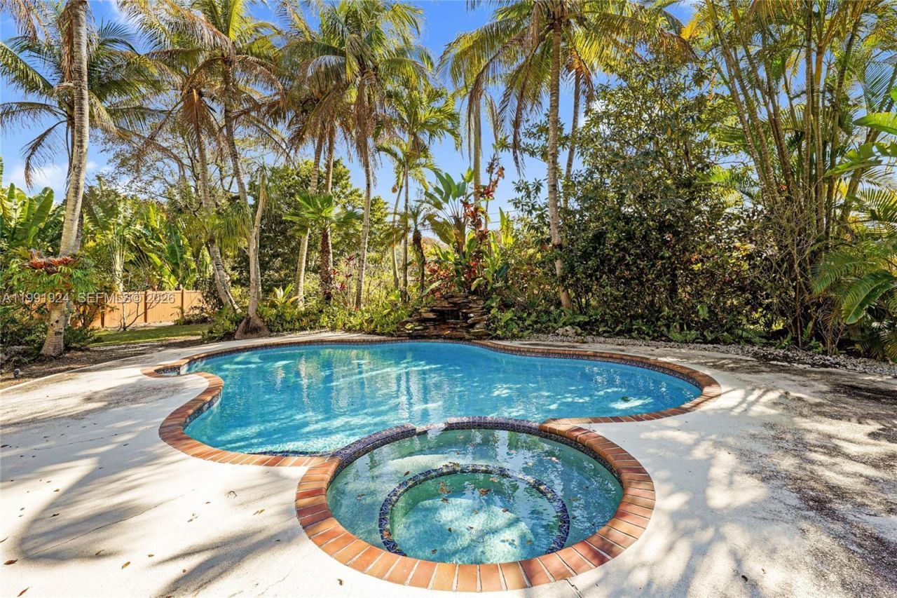 8250 SW 95th St, Miami, FL 33156 Photo