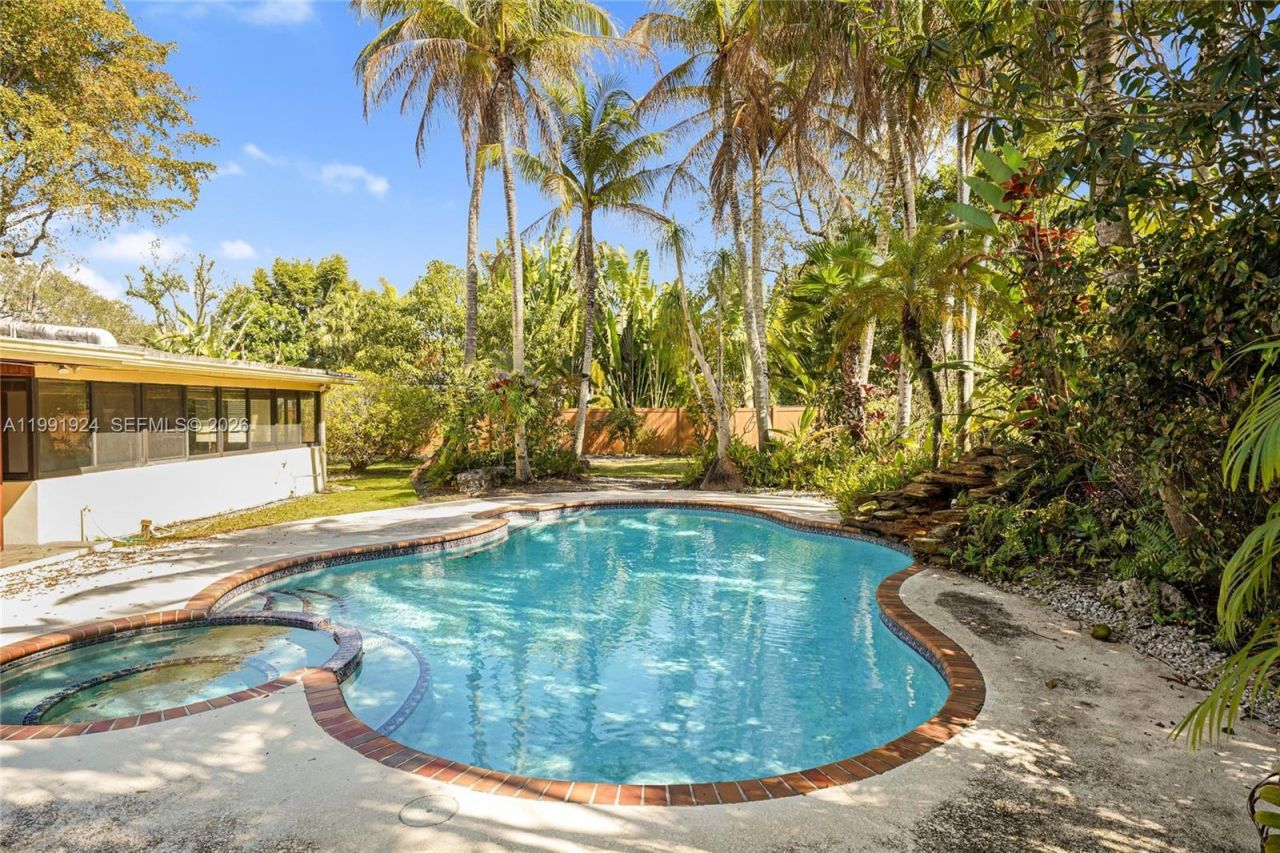 8250 SW 95th St, Miami, FL 33156 Photo