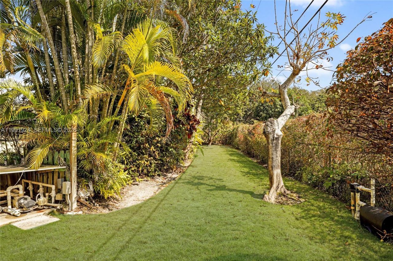 8250 SW 95th St, Miami, FL 33156 Photo