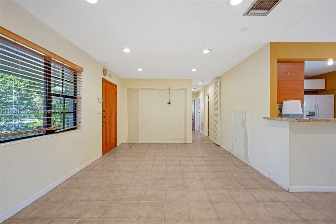 8250 SW 95th St, Miami, FL 33156 Photo