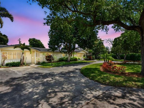 3900 NE 22nd Ave, Lighthouse Point, FL 33064