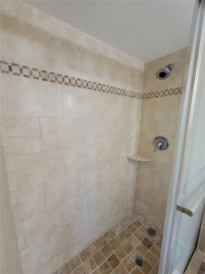 2020 NE 135th St , Unit 904, North Miami, FL 33181 Photo