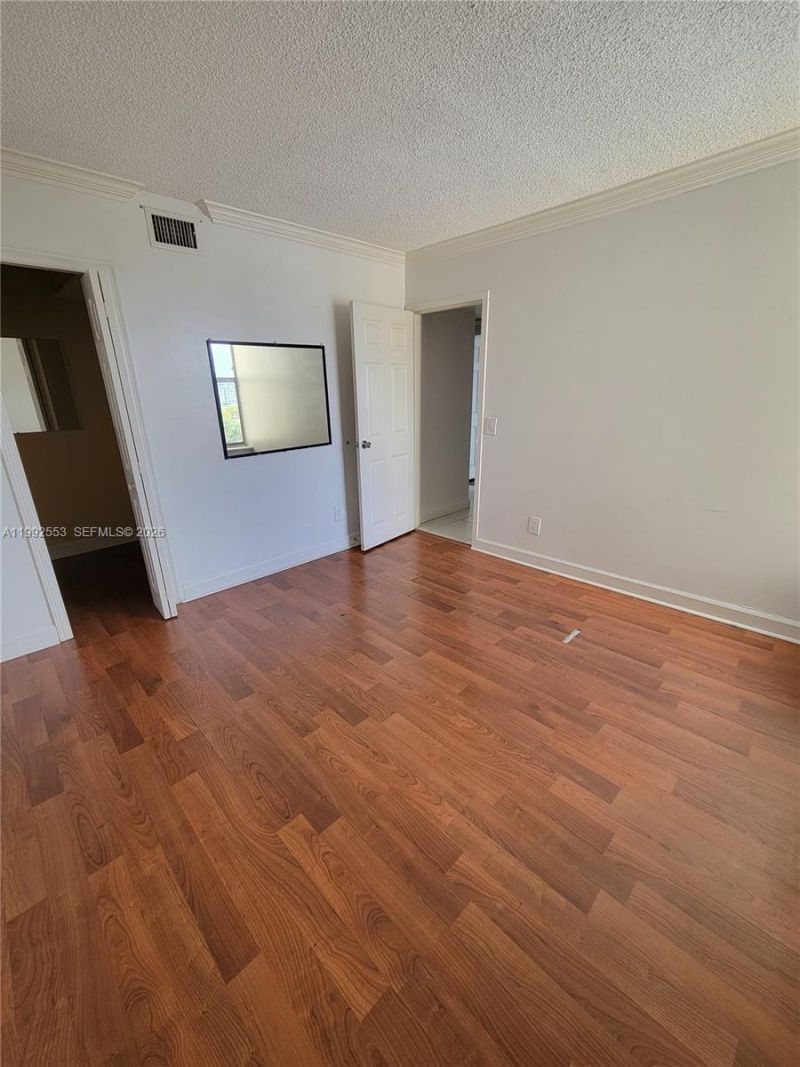 2020 NE 135th St , Unit 904, North Miami, FL 33181 Photo