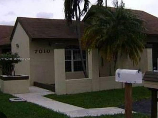 7010 SW 103rd Pl , Miami, FL 33173