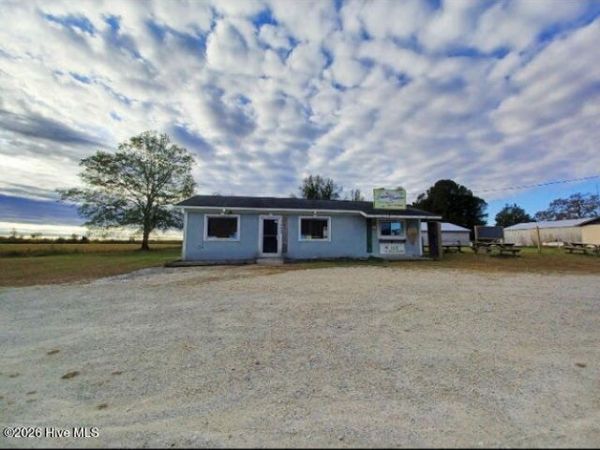 1353 Tomahawk Highway, Harrells, NC 28444