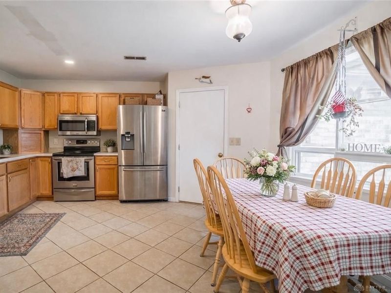 8647 Deer Haven Street, Huber Heights, OH 45424 Photo 7