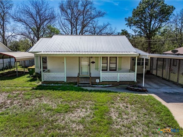 226 Thornton Street , Gonzales, TX 78629