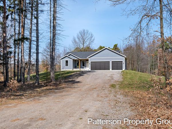 7616 E Sheringer Road, Ravenna, MI 49451