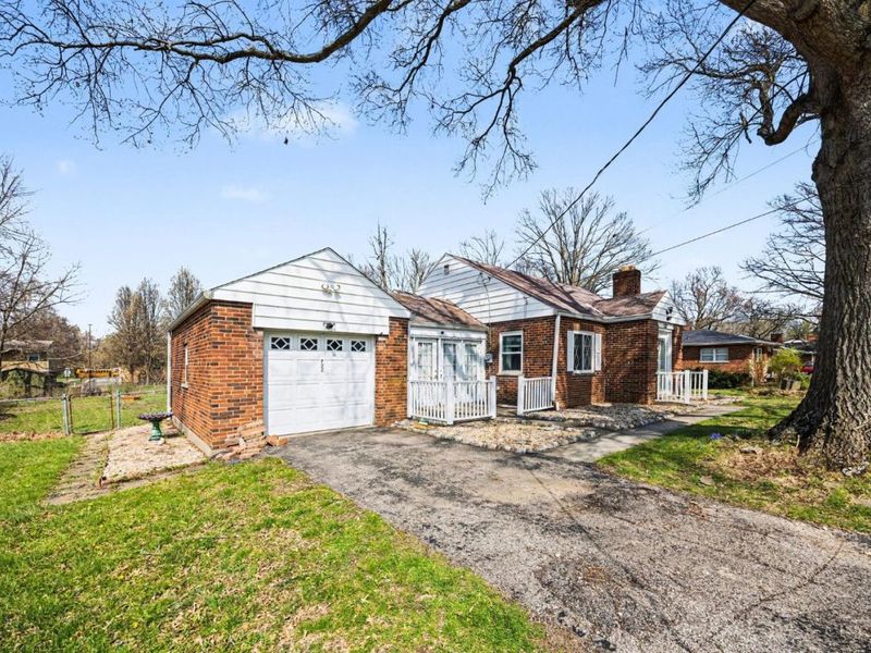 722 Compton Road, Springfield Twp., OH 45231 Photo 2