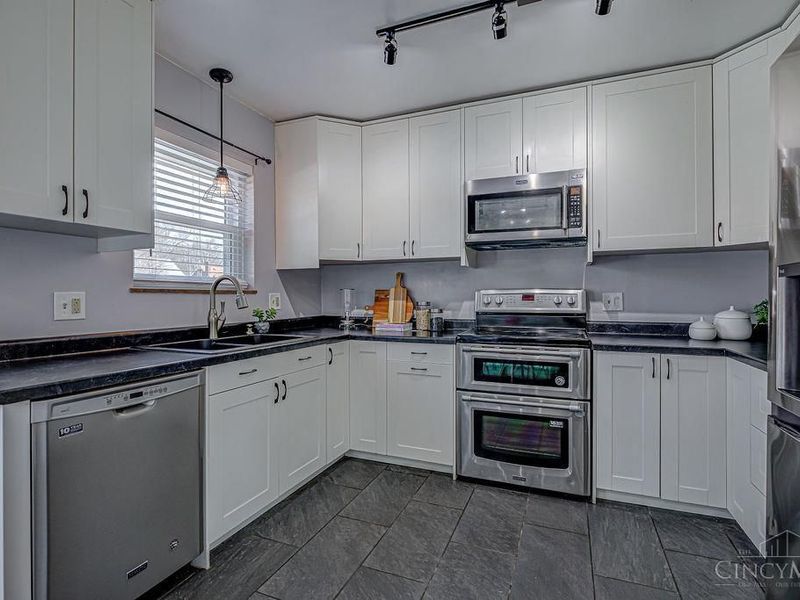 3396 Greencrest Court, Cincinnati, OH 45248 Photo 9