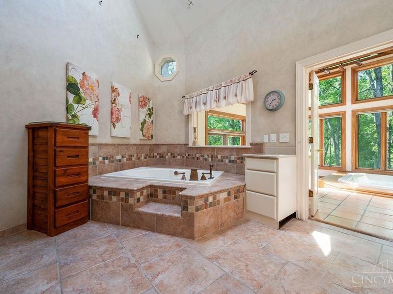 7883 Chestershire Drive, West Chester, OH 45241 Photo 16