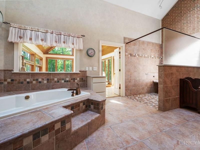 7883 Chestershire Drive, West Chester, OH 45241 Photo 17