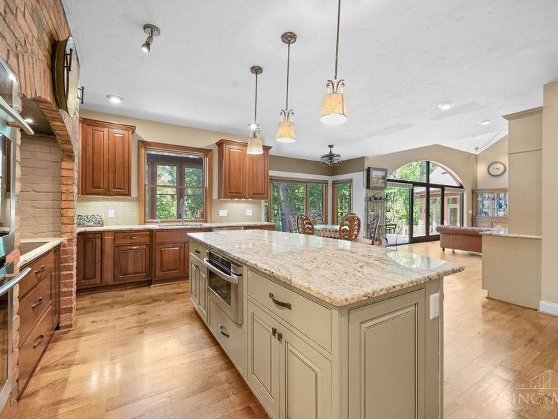 7883 Chestershire Drive, West Chester, OH 45241 Photo 3