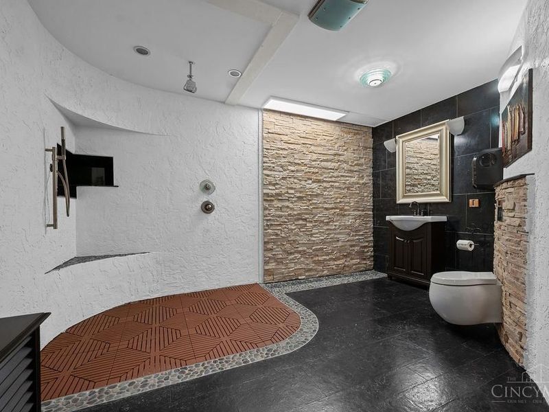 7883 Chestershire Drive, West Chester, OH 45241 Photo 32