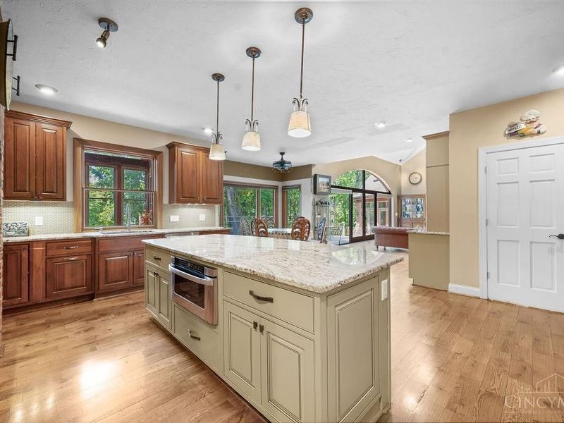 7883 Chestershire Drive, West Chester, OH 45241 Photo 4