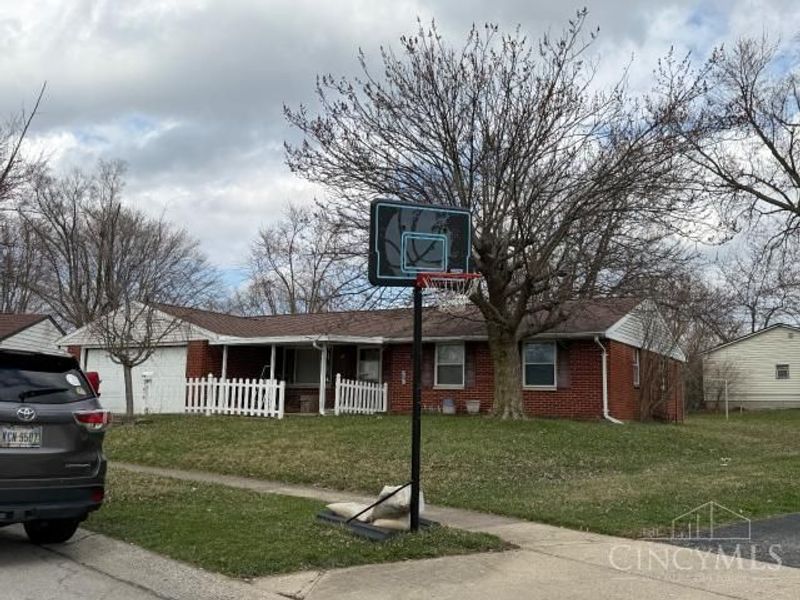 7670 Stancrest Drive, Dayton, OH 45424 Photo 2